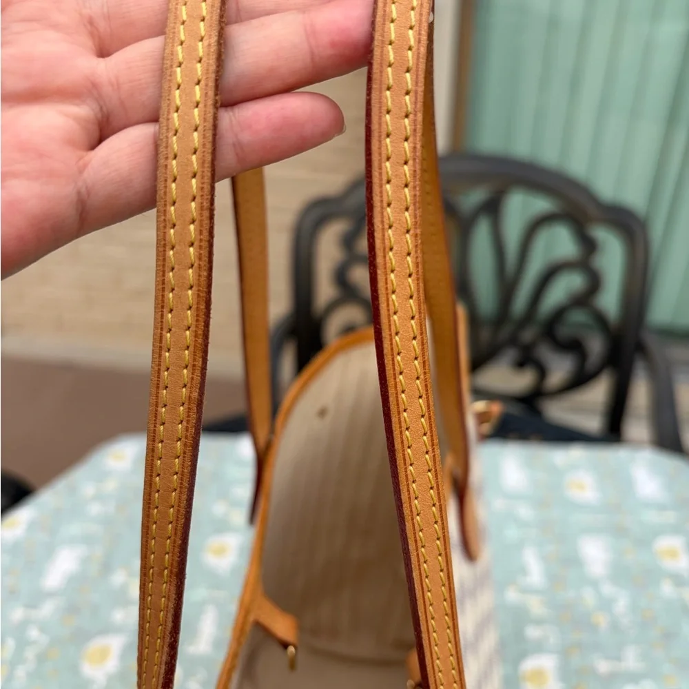 Louis Vuitton Neverfull MM (PRICE FIRM) - Picture 9 of 16